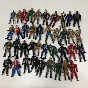 Army action figures lot